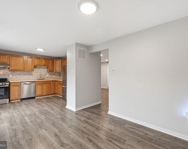9018 Jersey Drive - Photo Thumbnail 6