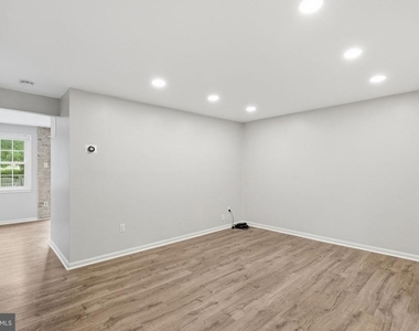 9018 Jersey Drive - Photo Thumbnail 4