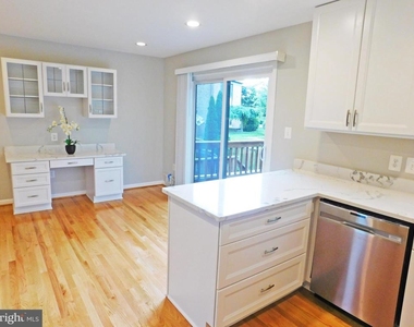 10315 Cherry View Court - Photo Thumbnail 5