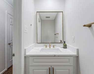 8424 Holly Leaf Drive - Photo Thumbnail 11