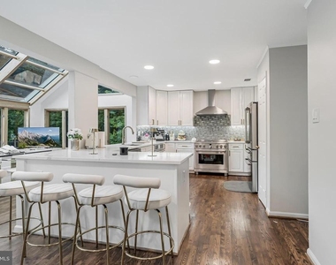 8424 Holly Leaf Drive - Photo Thumbnail 9