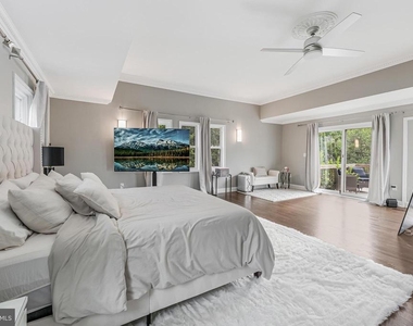 8424 Holly Leaf Drive - Photo Thumbnail 13