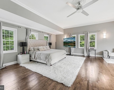 8424 Holly Leaf Drive - Photo Thumbnail 12