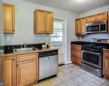 6641 Barrett Road - Photo Thumbnail 7