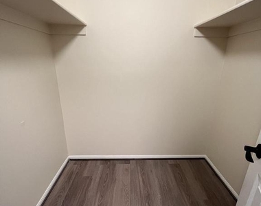 8350 Greensboro Drive - Photo Thumbnail 9