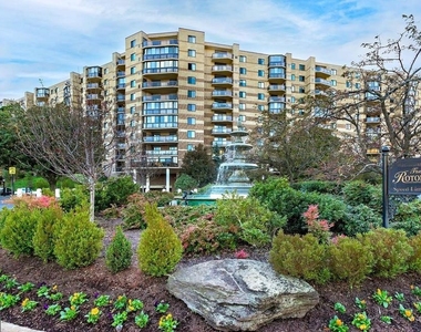 8350 Greensboro Drive - Photo Thumbnail 42