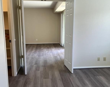 8350 Greensboro Drive - Photo Thumbnail 35