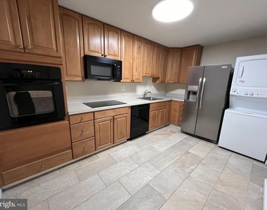 8350 Greensboro Drive - Photo Thumbnail 21