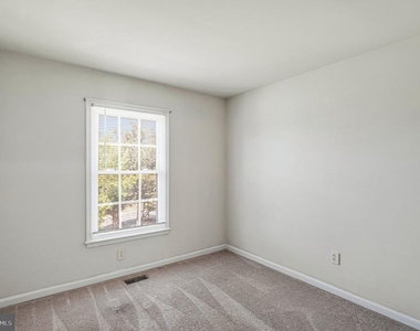 7059 Kings Manor Dr - Photo Thumbnail 19