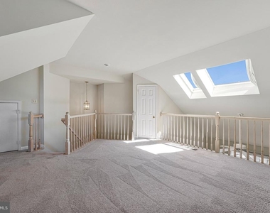 7059 Kings Manor Dr - Photo Thumbnail 14