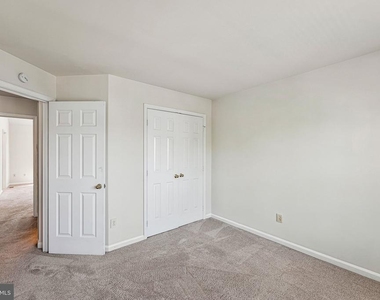 7059 Kings Manor Dr - Photo Thumbnail 18