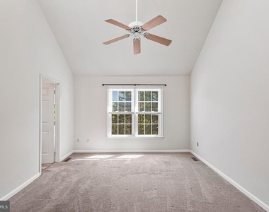 7059 Kings Manor Dr - Photo Thumbnail 9