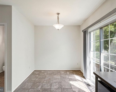 7059 Kings Manor Dr - Photo Thumbnail 7