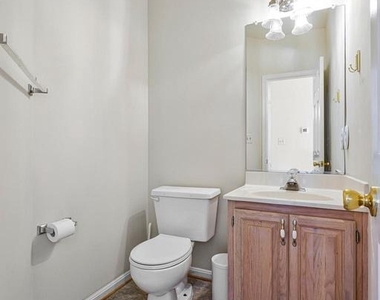 7059 Kings Manor Dr - Photo Thumbnail 8