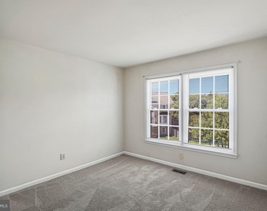 7059 Kings Manor Dr - Photo Thumbnail 17