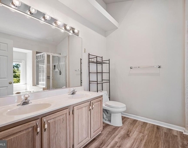 7059 Kings Manor Dr - Photo Thumbnail 11