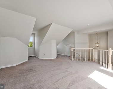 7059 Kings Manor Dr - Photo Thumbnail 15