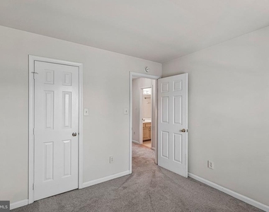 7059 Kings Manor Dr - Photo Thumbnail 20