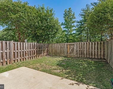 7059 Kings Manor Dr - Photo Thumbnail 25