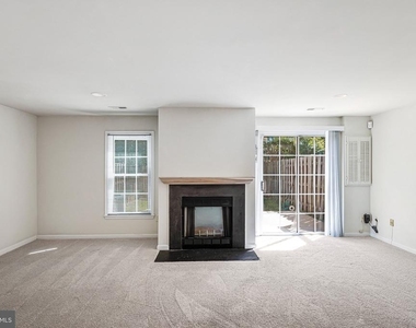 7059 Kings Manor Dr - Photo Thumbnail 22