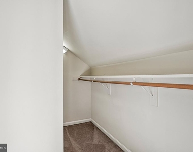 7059 Kings Manor Dr - Photo Thumbnail 16