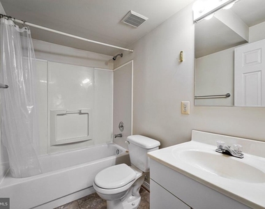 7059 Kings Manor Dr - Photo Thumbnail 24