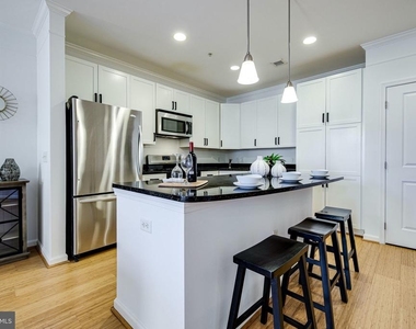 444 W Broad Street - Photo Thumbnail 6