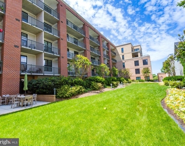 444 W Broad Street - Photo Thumbnail 24
