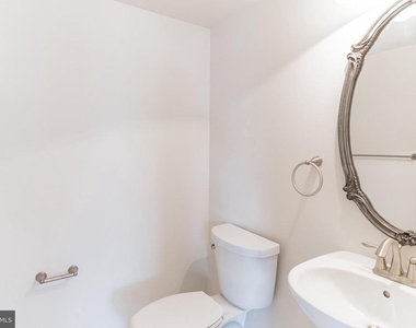 908 W Glebe Road - Photo Thumbnail 3