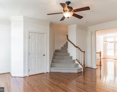 908 W Glebe Road - Photo Thumbnail 13