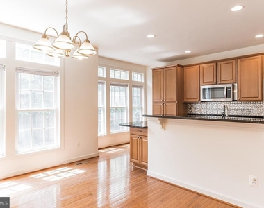 908 W Glebe Road - Photo Thumbnail 6