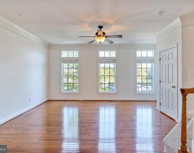 908 W Glebe Road - Photo Thumbnail 12