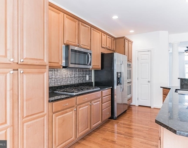 908 W Glebe Road - Photo Thumbnail 8