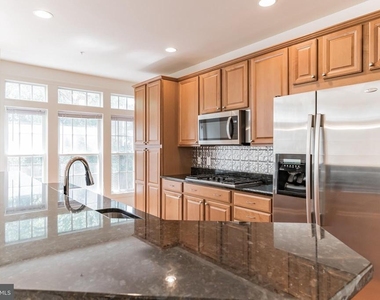 908 W Glebe Road - Photo Thumbnail 11