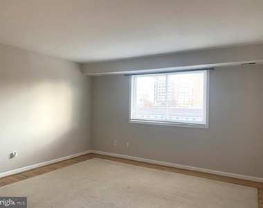 738 N Wakefield Street - Photo Thumbnail 2