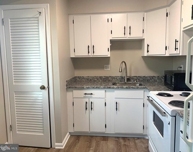 738 N Wakefield Street - Photo Thumbnail 6