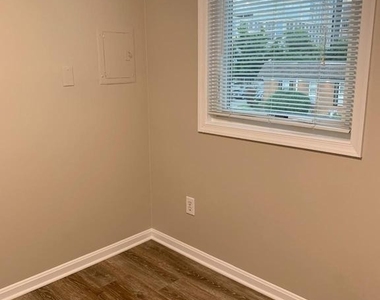 738 N Wakefield Street - Photo Thumbnail 10