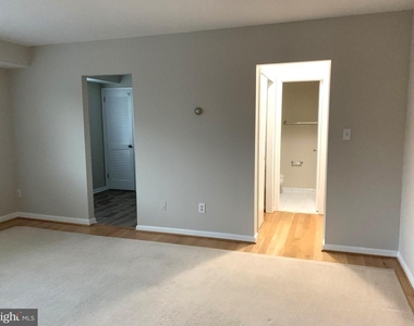 738 N Wakefield Street - Photo Thumbnail 4