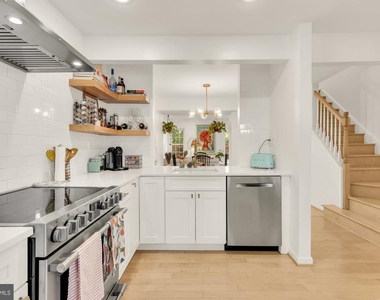 2536 S Walter Reed Drive - Photo Thumbnail 2