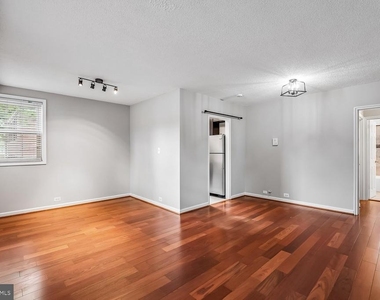 4304 Pershing Drive N - Photo Thumbnail 5