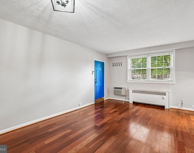 4304 Pershing Drive N - Photo Thumbnail 2