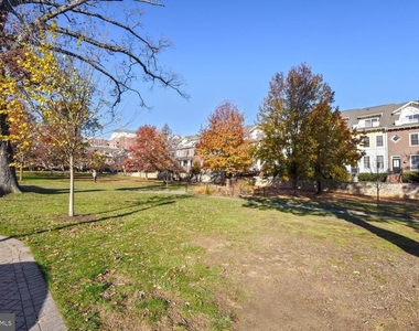 4304 Pershing Drive N - Photo Thumbnail 40