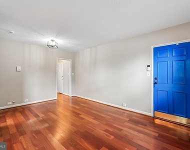 4304 Pershing Drive N - Photo Thumbnail 7