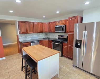 129 Ripka Street - Photo Thumbnail 6