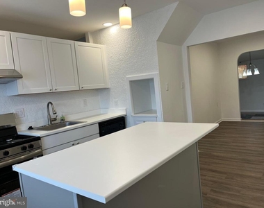 2817 Nestling Road - Photo Thumbnail 4
