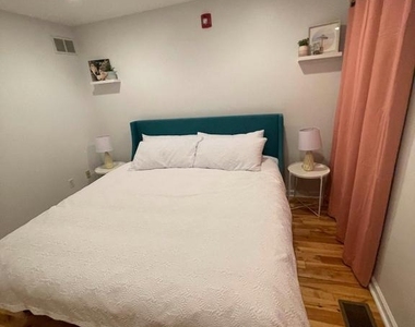 217 W Girard Avenue - Photo Thumbnail 17