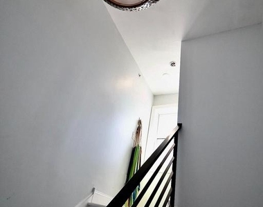 2005 N Mascher Street - Photo Thumbnail 38