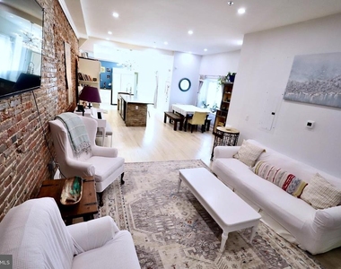 2005 N Mascher Street - Photo Thumbnail 3