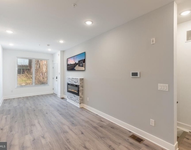 1423 N 8th Street - Photo Thumbnail 2