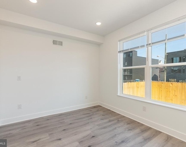 1423 N 8th Street - Photo Thumbnail 11